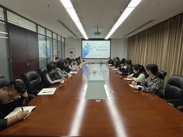 智信公司开展反三违警示教育宣讲_副本.jpg