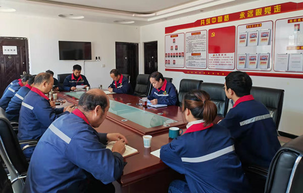 16372873285163917W4V.jpg 鼎丰矿业公司党支部集中学习_副本.jpg