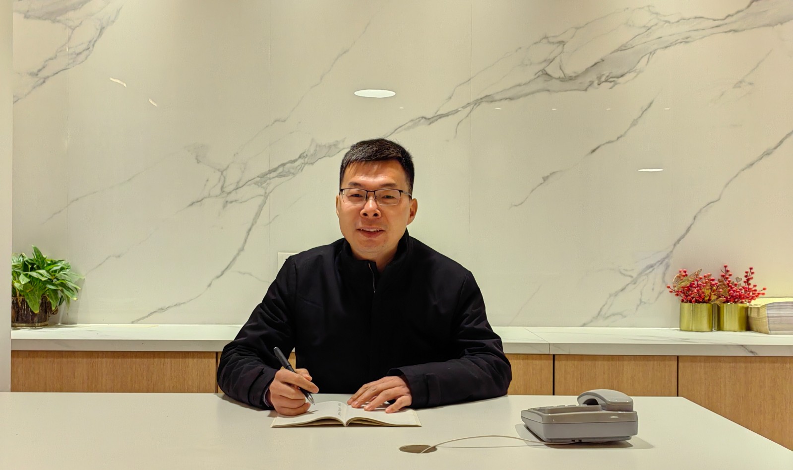 个人工作照.jpg